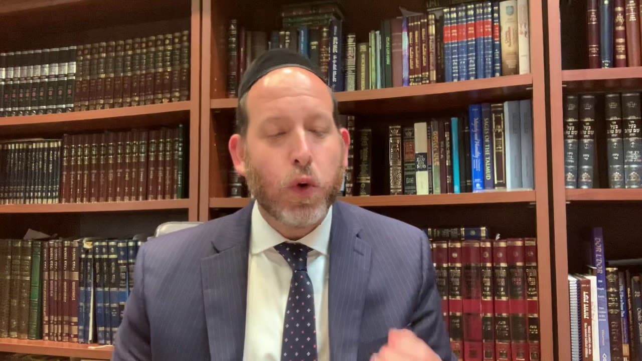 Emunah Minute: Seeing Holiness (Ata Kadosh, Shmona Esrei)